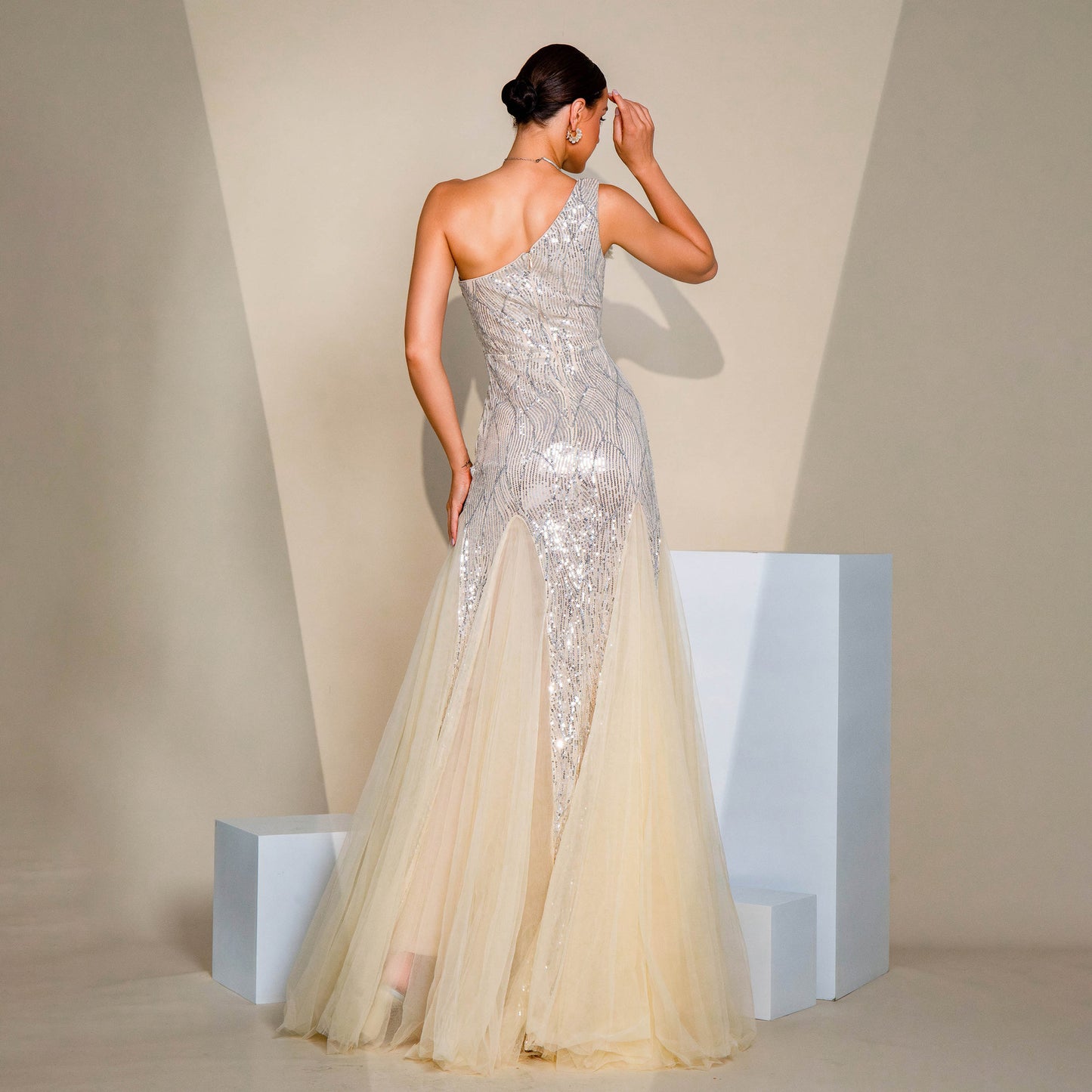 One-shoulder Sequined Diamond Dress